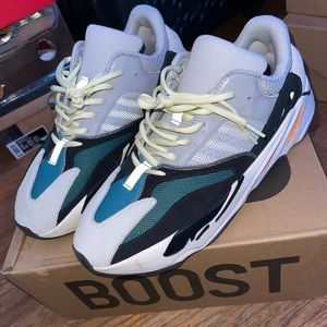 Yeezy 700 Wave runner